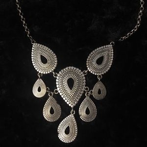 Beautiful Silvertone Teardrop Necklace